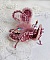 Broche scarabée artisanale rose brodée de perles et dentelle.