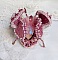 Broche scarabée artisanale rose brodée de perles et cristaux.