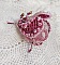 Broche scarabée artisanale brodée en perles rose Peony.