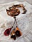 Collier Amber Romance avec un cabochon jaspe Picasso orn&eacute; de rocailles en verre, toupies de diff&eacute;rentes couleurs en cristal, perles de gemme Citrine, Agate et Jaspe Picasso. Mont&eacute;s sur du cuir