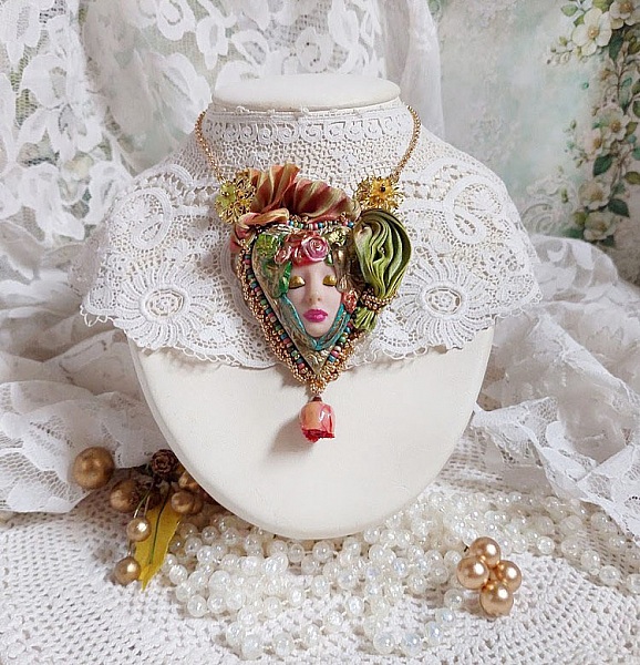 Collier féérique La Belle au Bois Dormant en pâte polymère.