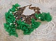 Collier Belle Emeraude mont&eacute; avec des fleurs en tissu, des Cristaux de Swarovski et des rocailles