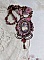 Plastron Belle Romance Haute Couture de style vintage avec cabochon en bois repr&eacute;sentant une femme &agrave; chapeau, orn&eacute; de cristaux, disques en Nacre Acajou et Prune, rocailles, fleurs et feuilles Lucite
