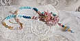 Collier Boh&ecirc;me avec de beaux cristaux de Swarovski, des perles rondes et des rocailles