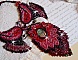 Plastron Cardinal brod&eacute; de rouge et noir avec un Jaspe rouge, des perles en onyx et des cristaux de Swarovski