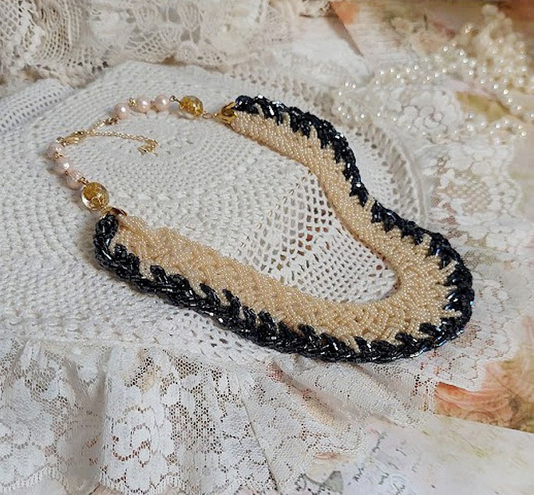Collier C&eacute;lestine cr&eacute;&eacute; avec rocailles en verre, perles Murano, coquilles, fermoir et cha&icirc;nette en plaqu&eacute; or