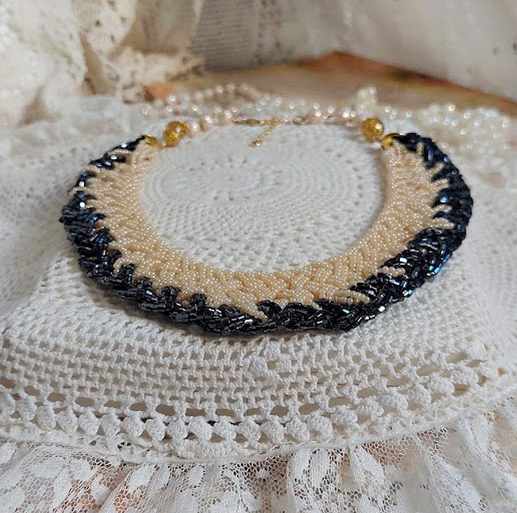 Collier C&eacute;lestine cr&eacute;&eacute; avec rocailles en verre, perles Murano, coquilles, fermoir et cha&icirc;nette en plaqu&eacute; or