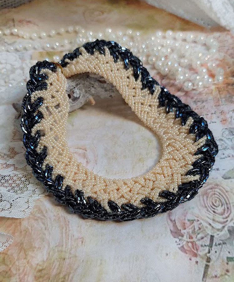 Collier C&eacute;lestine cr&eacute;&eacute; avec rocailles en verre, perles Murano, coquilles, fermoir et cha&icirc;nette en plaqu&eacute; or