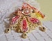 Collier brodé en soie, corail rose, perles et cristal.