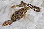 Collier artisanal unique en pierres naturelles et perles raffinées.
