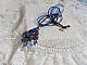 Collier Fleurs Bleues avec estampe, fleurs en r&eacute;sine, rubans, queue de rat, cabochons zirconium et perles cristal Swarovski