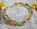 Collier Garden Flowers mont&eacute; avec des fleurs et feuilles Lucites aux couleurs vari&eacute;es, perl&eacute; de rocailles Jaunes, Ivoires et Nacr&eacute;es &agrave; laquelle s'ajoute des tubes, cristaux et un fermoir en Argent 925