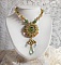 Collier Garden Party brod&eacute; avec cabochon rectangulaire vintage des ann&eacute;es 1960, chatons, rondes plasticines et perles Cristal Swarovski