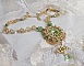Collier Garden Party brod&eacute; avec cabochon rectangulaire vintage des ann&eacute;es 1960, chatons, rondes plasticines et perles Cristal Swarovski