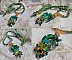 Collier Green Iris brod&eacute; avec du coton DMC Vert sur un anneau en bois avec fleurs Lucites, gouttes en cristal. Le tout est mont&eacute; avec perles rondes craquel&eacute;es, ruban organza et fermoir en argent 925