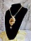 Pendentif Sunflower Gold brod&eacute; avec une opale jaune de Madagascar, cristaux, rocailles plaqu&eacute;es or 24 carats, perles satin&eacute;es, cha&icirc;nette et fermoir Gold Filled 14 carats pour une tenue Haute-Couture