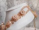 Plastron Idylle Beaut&eacute; Haute Couture brod&eacute; avec cabochons perl&eacute;s de perles rondes nacr&eacute;es en Cristal de Swarovski, des toupies et des rocailles de couleur Saumon, une belle harmonie avec le design 
