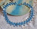 Collier bleu azur en perles nacrées et gouttes de cristal.