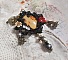 Collier Love Romance cr&eacute;e avec des cristaux, un cabochon ovale repr&eacute;sentant deux femmes, des Quartz, H&eacute;matites, des perles en plaqu&eacute; or et autres accessoires