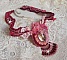 Collier Magnolia avec une dentelle bordeaux tr&egrave;s fine avec des cristaux de Swarovski