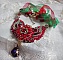 Collier Mia Haute Couture brod&eacute; avec des cabochons en Cristal couleur Rouge et octogone en verre ann&eacute;e 1960, perles en Plaqu&eacute; Or, rubans organza Rouge et Vert, breloques, toupie, goutte et rocailles