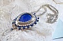Collier artisanal en Lapis Lazuli, cristaux et perles bleu marine.