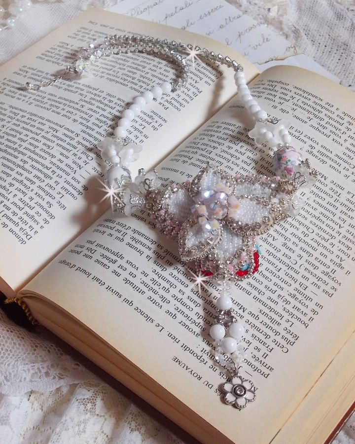 Collier Nuit Etoil&eacute; avec des perles semi-pr&eacute;cieuses et Cristaux de Swarovski