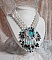 Plastron Oc&eacute;ane brod&eacute; avec un cabochon poire Aquamarine &agrave; laquelle s'ajoute des perles nacr&eacute;es, cristaux, Argent 925, cuir, perles rondes lisses et rocailles aux couleurs de la mer, un style marin