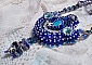 Collier artisanal bleu brodé de cristaux Swarovski et perles.