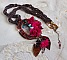 Pendentif Belle H&eacute;l&egrave;ne pour une mode vintage avec un cabochon visage d&rsquo;une femme, fleurs en tissu mis en forme aves rocailles Dark Bronze, cristaux, feuilles en Nacre Marron et Calcite Jaune/Blanc