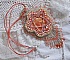 Collier pendentif Corail brod&eacute; avec une &eacute;toile en m&eacute;tal et perles de culture 