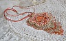 Collier pendentif Corail brod&eacute; avec une &eacute;toile en m&eacute;tal et perles de culture 
