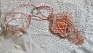 Collier pendentif Corail brod&eacute; avec une &eacute;toile en m&eacute;tal et perles de culture 
