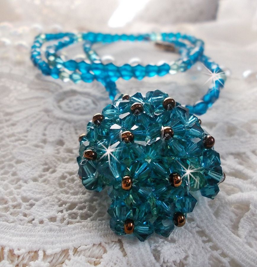 Pendentif Emeraude avec des toupies en cristal de Swarovski et des facettes