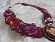 Plastron Art'D Haute-Couture brod&eacute; avec des rocailles de diff&eacute;rentes couleurs et des perles nacr&eacute;es en cristal de Swarovski