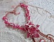Plastron Lys Rose brod&eacute; avec une pierre de gemme l'Howlite blanc, rocailles, dentelle et perles diverses fa&ccedil;on Haute-Couture