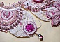Collier plastron Madame de Pompadour, le plaisir des yeux brod&eacute; avec des perles de qualit&eacute; fa&ccedil;on Haute-Couture