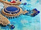 Plastron Papillon Or Bleu Haute-Couture brod&eacute; avec des pierres de gemme, des cristaux, des perles en verre et des rocailles