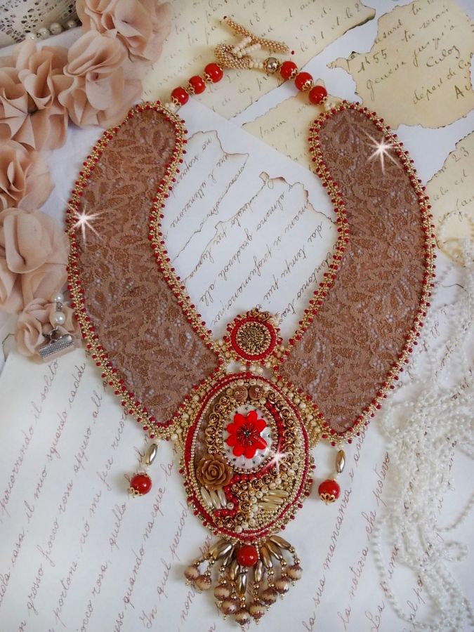 Plastron Renaissance brod&eacute; de rocailles Or et Rouge