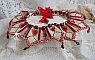 Collier Romane plastron mont&eacute; avec une abondance de rocailles aux couleurs : Bordeaux, Ivoire et Rouge &agrave; laquelle s'ajoute des gouttes plates, perles en bois, perles en laiton pour un style Ethnique