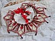 Collier Romane plastron mont&eacute; avec une abondance de rocailles aux couleurs : Bordeaux, Ivoire et Rouge &agrave; laquelle s'ajoute des gouttes plates, perles en bois, perles en laiton pour un style Ethnique