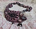Plastrron Ville d'un Soir Noir et Rose, un reflet de lumi&egrave;re brod&eacute; avec des Quartz et des Cristaux de Swarovski