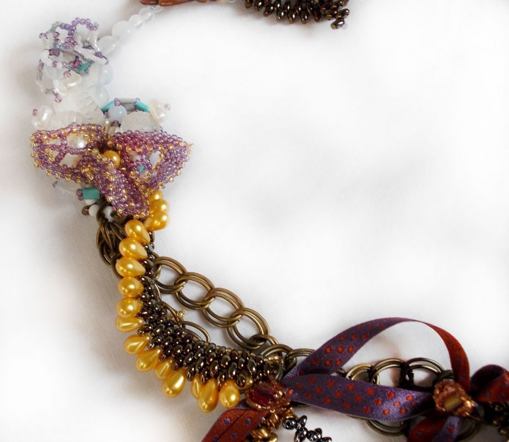 Collier Printemps Color&eacute; avec des cristaux de Swarovski, et des perles diverses