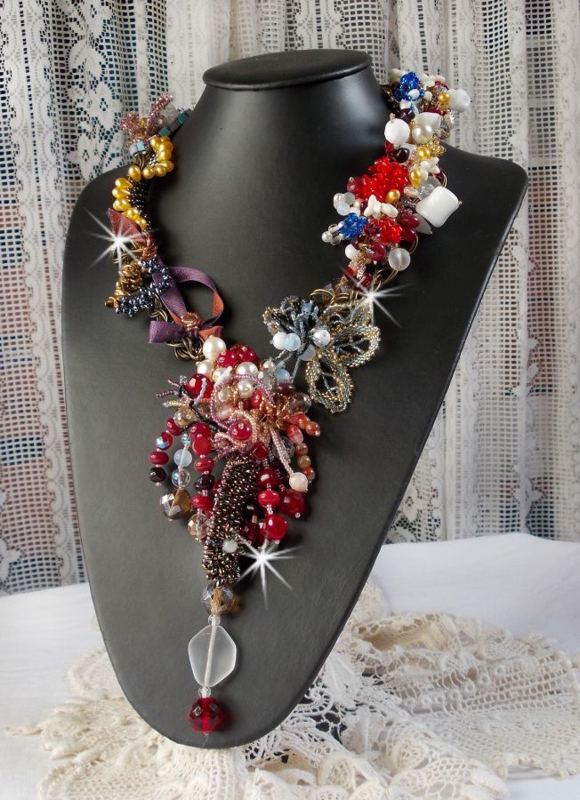Collier Printemps Color&eacute; avec des cristaux de Swarovski, et des perles diverses