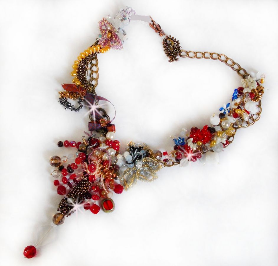 Collier Printemps Color&eacute; avec des cristaux de Swarovski, et des perles diverses