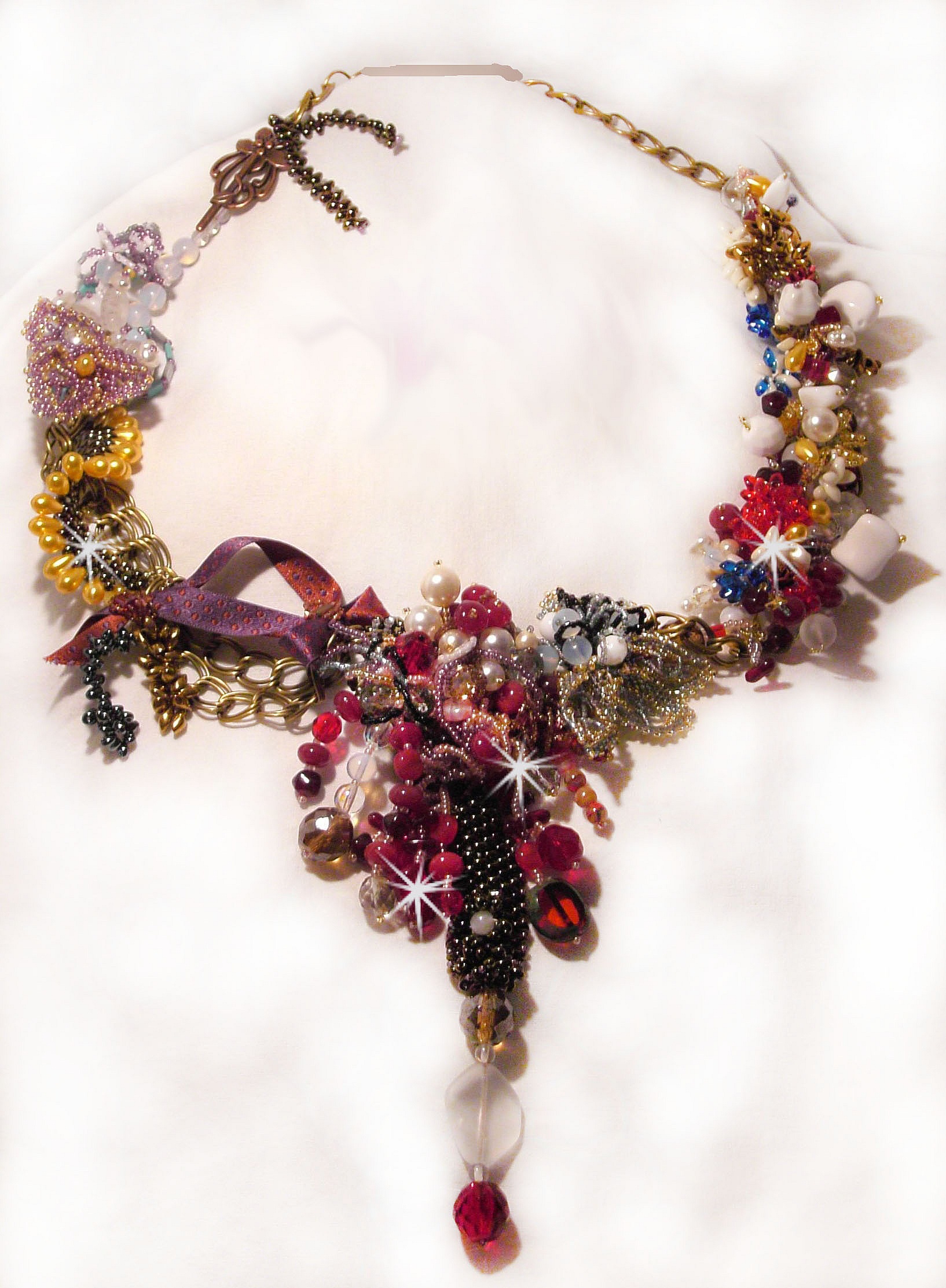 Collier Printemps Color&eacute; avec des cristaux de Swarovski, et des perles diverses