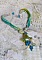 Collier artisanal en ruban de soie, fleurs acryliques et perles.