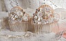 Peigne &agrave; cheveux Bouquet d'un Jour (lot de 2) brod&eacute;s avec des Cristaux, des fleurs Lucite blanches, des breloques feuilles argent&eacute;es, rocailles et barrettes peignes &agrave; cheveux en placage Argent