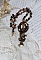 Pendentif Aube avec un cabochon repr&eacute;sentant un portrait de femme,  perles en pierre de gemme : Agate et Rhodonite, breloques sur cha&icirc;ne en laiton, cristaux, coupelles, perles sur un esprit vintage
