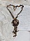 Pendentif Aube avec un cabochon repr&eacute;sentant un portrait de femme,  perles en pierre de gemme : Agate et Rhodonite, breloques sur cha&icirc;ne en laiton, cristaux, coupelles, perles sur un esprit vintage